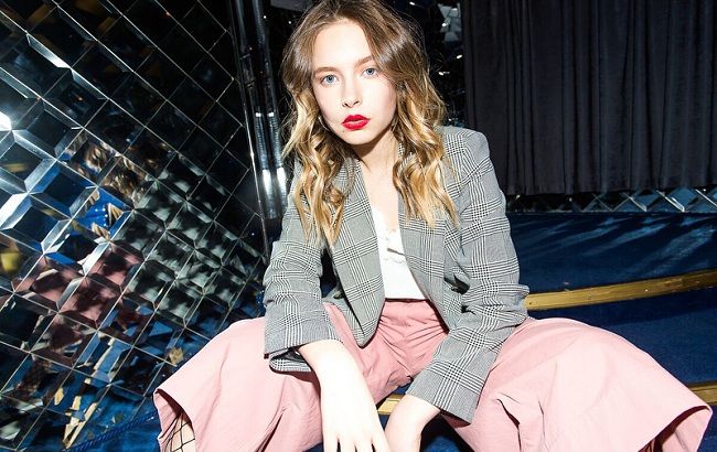 Стильна красуня: дочка Олени Кравець показала трендовий осінній образ