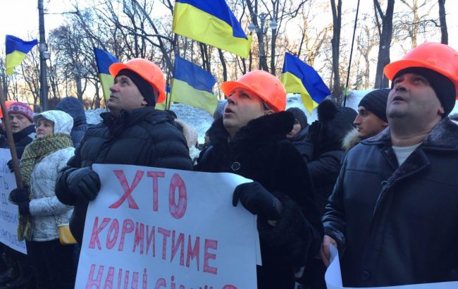 Более тысячи промышленников требуют от Гройсмана вернуть госзаказ