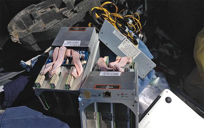 На КПВВ "Гнутово" пресекли провоз на территорию ОРДЛО оборудования для майнинга