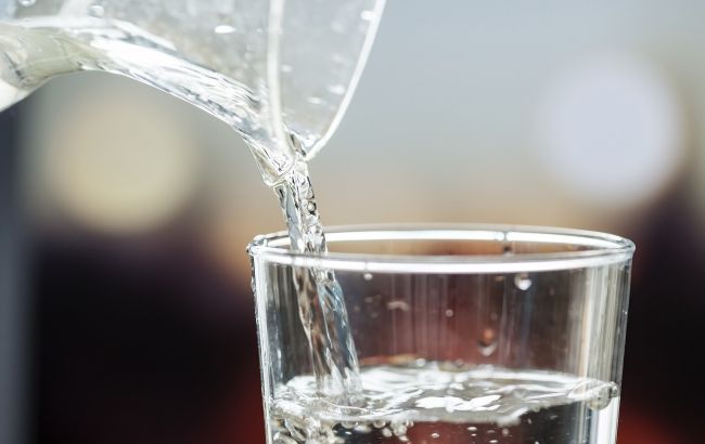 Лікар назвав, кому варто відмовитися від газованої води негайно