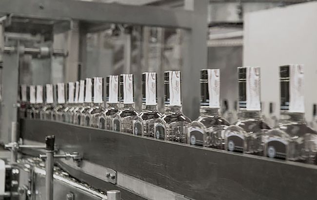 Кабмин повысил минимальную цену на водку