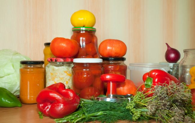 Снижают риск болезней сердца и рака: врач рассказал, в каком виде нужно есть помидоры