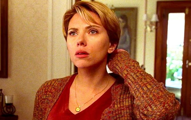 Скарлетт Йоханссон засвітила "хиже" татуювання в сукні богині на вечірці Vanity Fair