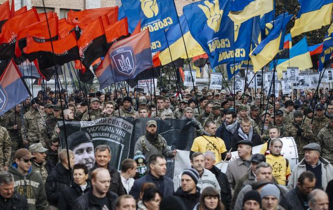 В Киеве представители правых сил проводят Марш национального достоинства