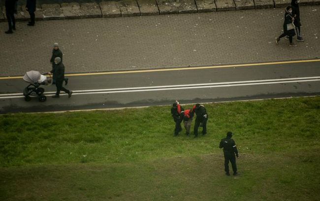 Задержанных в Беларуси больше 650, в Минск снова стягивают технику