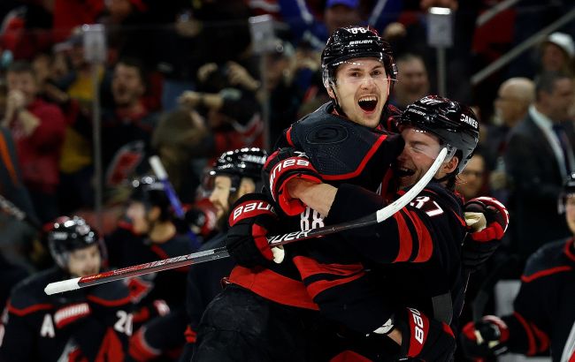 Форвард "Кароліни" з дублем очолив топ-3 зірок вечора НХЛ: відео