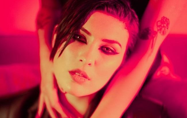 Губи-цукерки: MARUV показала ефектний кадр з нової фотосесії