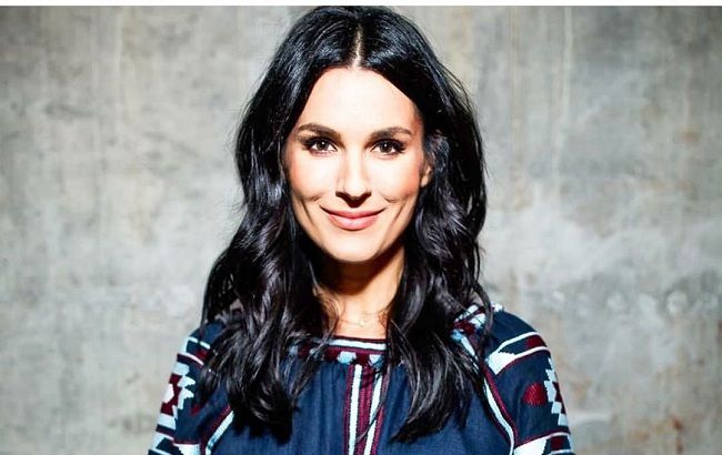 Стильная Маша Ефросинина очаровала ярким неоновым "луком"