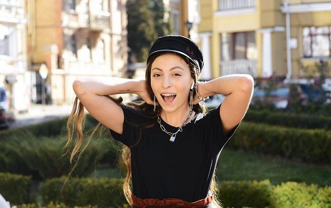 Юна лижниця: дочка Олі Полякової показала веселі зимові забави