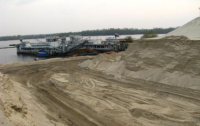 Активісти вказали на порушення екологічних норм біля острова Водників: що відомо