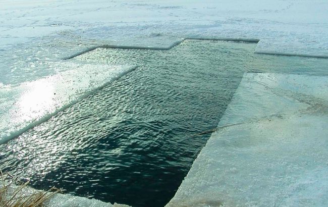 На Крещение на водоемах страны дежурят около 3 тыс. спасателей