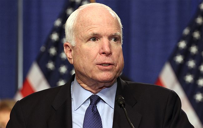 Маккейн прибыл на встречу с Порошенко