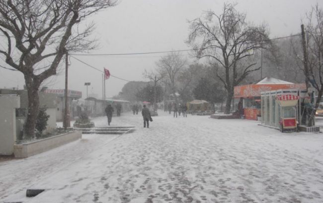 В Стамбуле из-за сильного снегопада отменили все рейсы