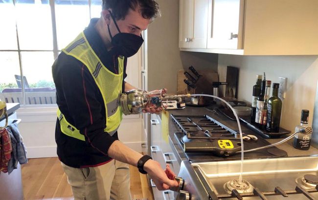 Автомобилисты против домохозяек: что экологичнее - ДВС или газовые плиты