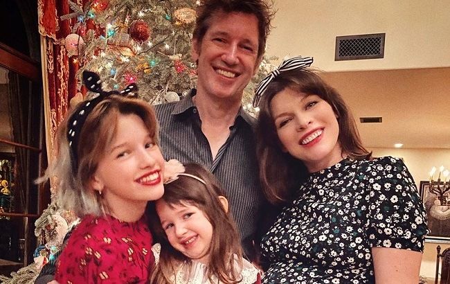 Друга мама: старша дочка Мілли Йовович зворушила мережу турботою за новонародженою Оушан (фото)