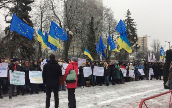 На акциях протеста под Радой собралось порядка 500 человек