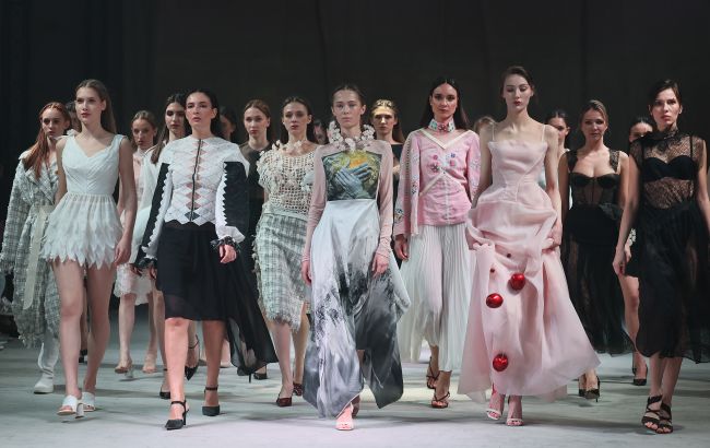 Вместо подиума - депо: Караванская поразила Львов дефиле, посвященным ВСУ