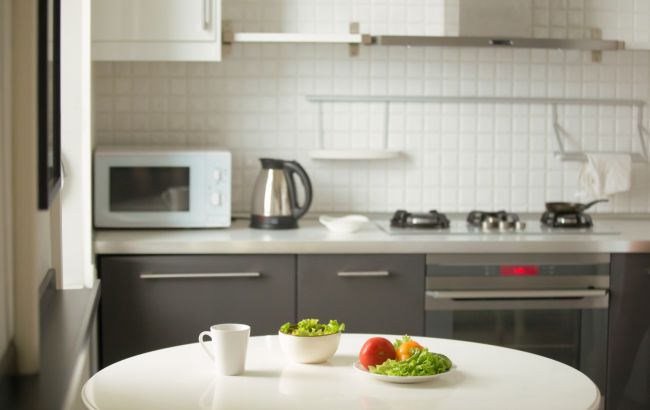 Названо 6 вещей, которые нельзя класть на стол, чтобы не навлечь беду