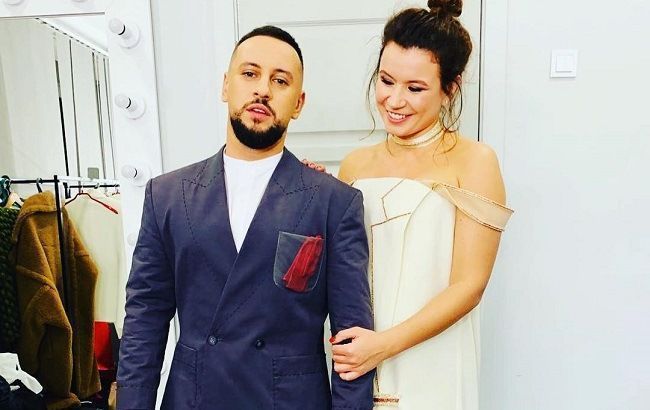 Сім'я на стилі: MONATIK зводив дружину в "найщасливіше місце на землі"