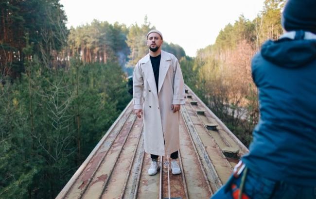 MONATIK показав, як "падав в любов і вдарявся в танці"