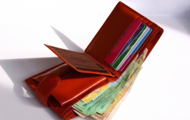 Уряд пропонує підняти мінімальну зарплату на 12% у 2019 році