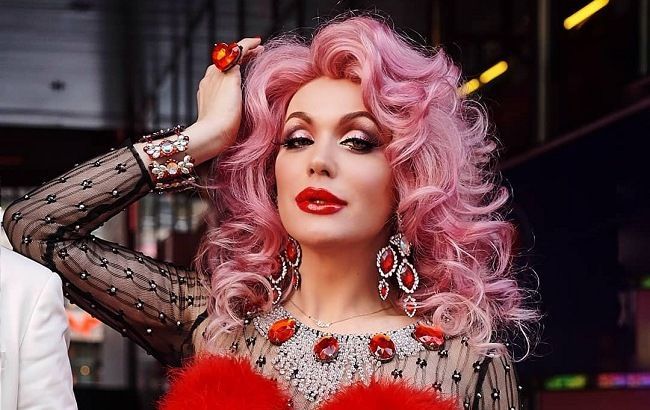 Без укладки и макияжа: травести-дива Монро поразила смелым фото