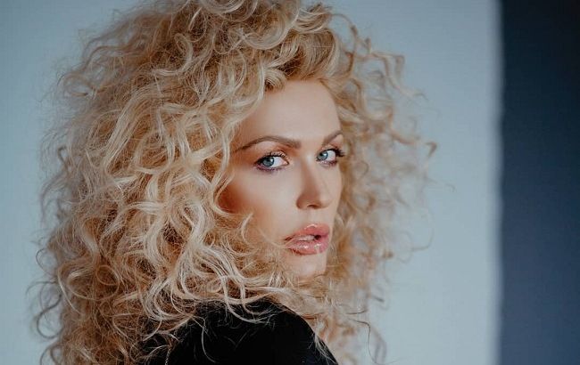 Секрети краси травесті-діва Монро показала свою колекцію перук