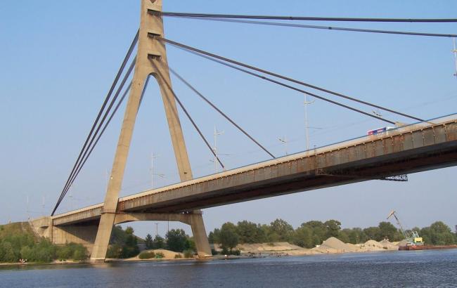 У Києві обмежать рух на Московському мосту 30 березня