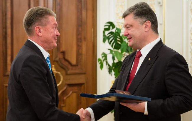 Порошенко наградил ветеранов "Динамо" в честь 40-летия победы в Суперкубке УЕФА