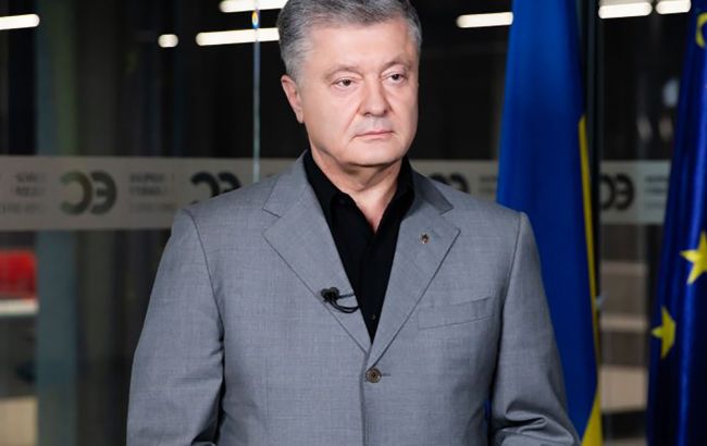 Порошенко: нельзя допустить задолженность по зарплатам и пенсиям