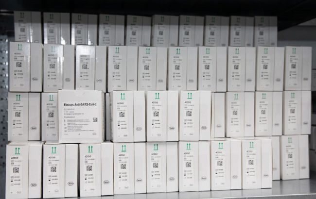 Фонд Порошенко передал в медучреждения новую партию из 10 тысяч ИФА-тестов