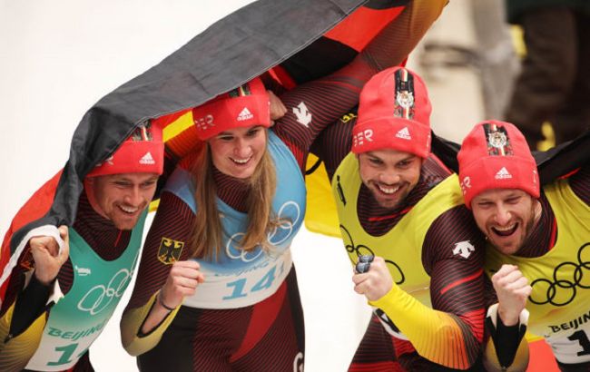 Олимпиада-2022: команда Германии победила в смешанной эстафете в санном спорте