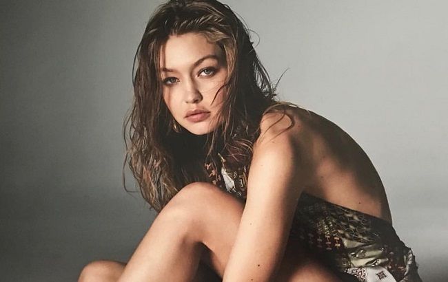 В латексе и клубничках: Джиджи Хадид на страницах американского Vogue (фото)