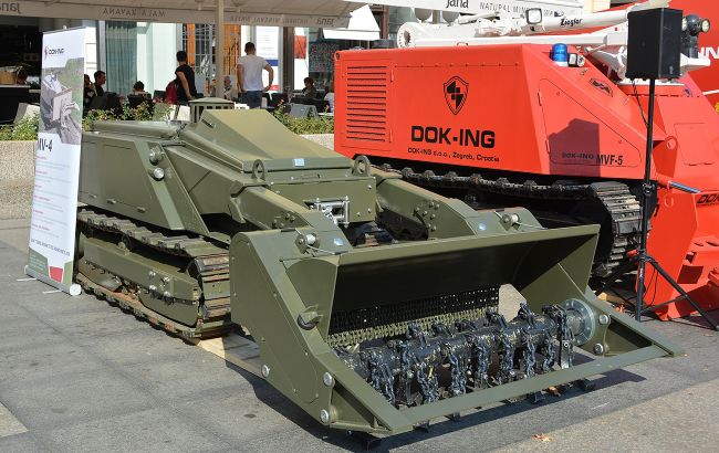 Українські рятувальники отримали MV-4 та MV-10 для розмінування