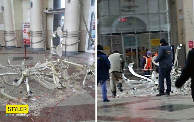 В Днепре посреди ЖД вокзала упала огромная люстра: людей чудом не задело (фото)