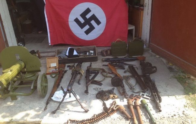 В Херсонской области СБУ обнаружила у россиянина арсенал оружия и свастику