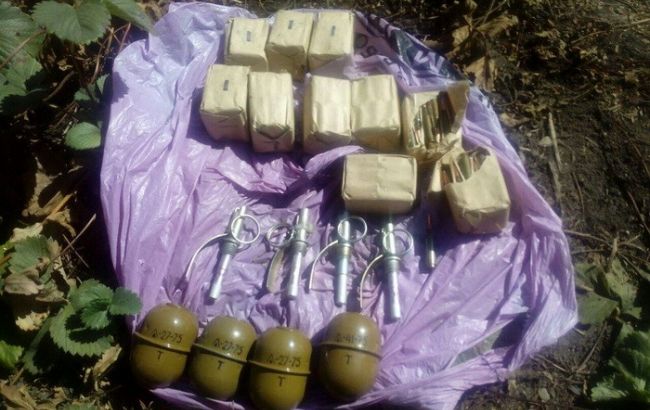 СБУ разоблачила два тайника с оружием в районе АТО