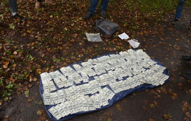 СБУ задержала на взятке чиновника ФГИ в Ивано-Франковской области