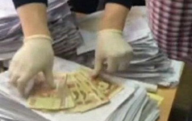 В Запорожье СБУ разоблачила на взяточничестве налоговика