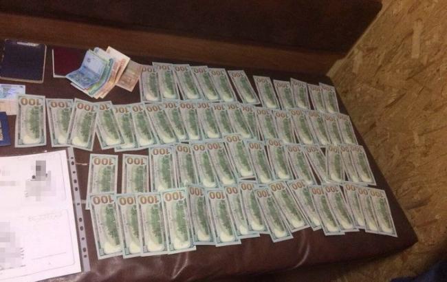 СБУ задержала главу госпредприятия, пытавшегося сбежать в Крым с украденными деньгами