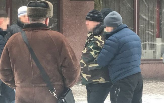 В Сумах СБУ разоблачила на взятке действующего и двух бывших правоохранителей