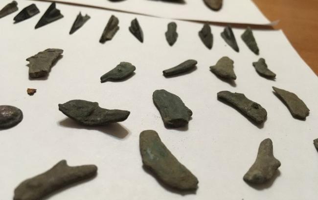 Українець намагався вивезти до РФ антикварні вироби