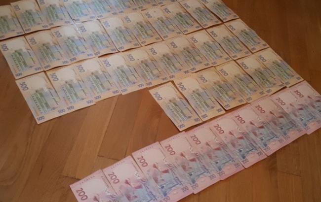 Чиновника Госслужбы по вопросам труда задержали на взятке