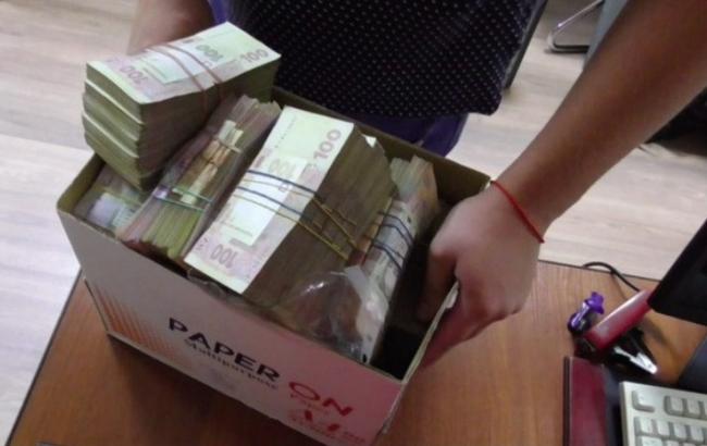 В Луганской области двое полицейских ограбили предпринимателя на полмиллиона гривен