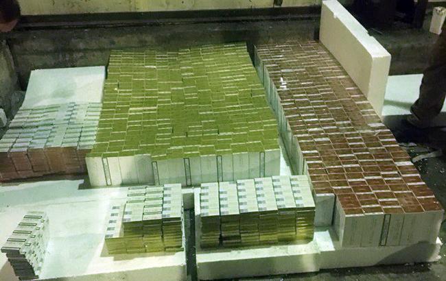 В Одеській області СБУ блокувала контрабанду стіків для IQOS