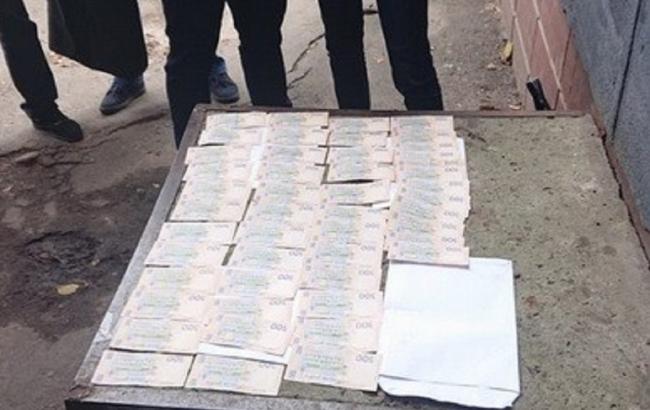 Во Львовской области задержали на взятке чиновника управления Гоструда