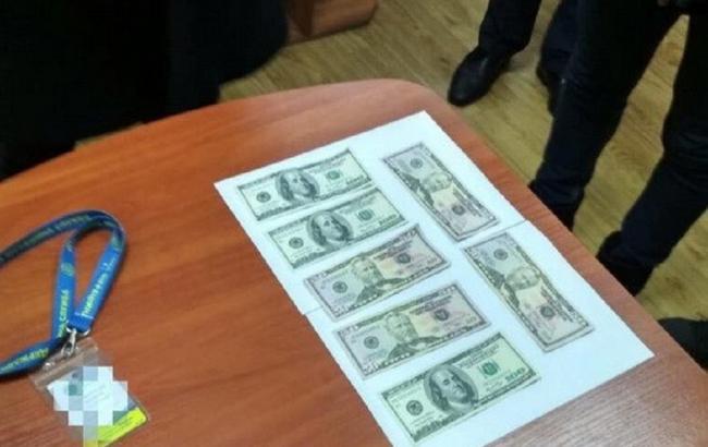 СБУ задержала на взятке сотрудника миграционной службы Черкасской области