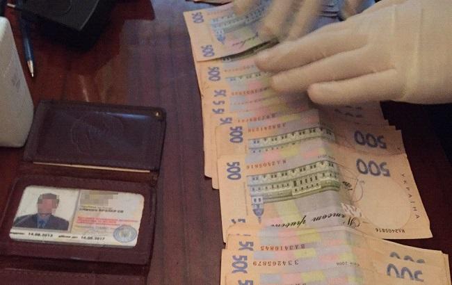 СБУ задержала на взятке следователя полиции в Харьковской области