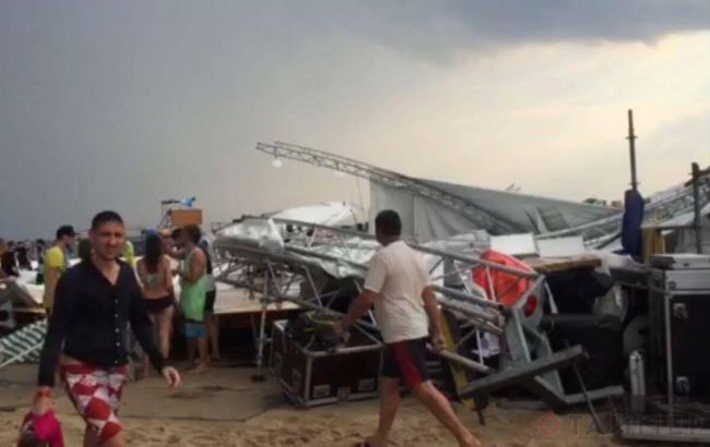 Ураган в Затоке снес сцену на фестивале, есть погибшие и раненые