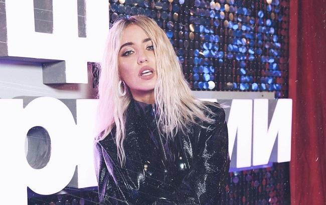 Перший живий виступ Наді Дорофєєвої та MONATIK "підірвав" мережу (відео)